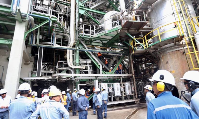 Analizan paso de Refinería Esmeraldas a sector privado