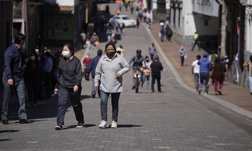 COVID-19: Los vacunados con dos dosis superan a los contagiados en Ecuador