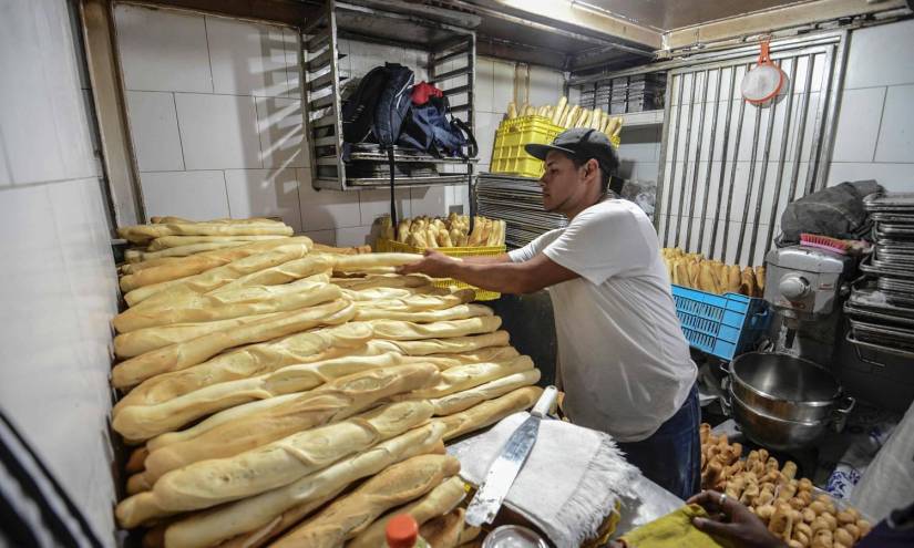 Sube el precio del aceite, manteca y mantequilla para hacer pan