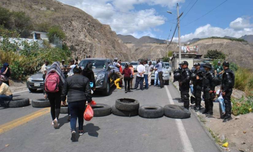 Paro en Carchi continúa tras no llegar a acuerdo con Gobierno