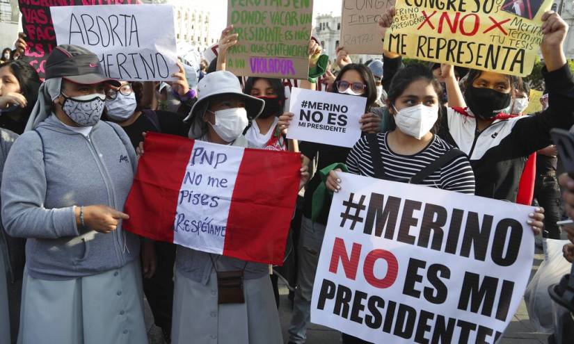 Merino renuncia a la presidencia de Perú en medio de protestas que dejan muertos, heridos y desaparecidos