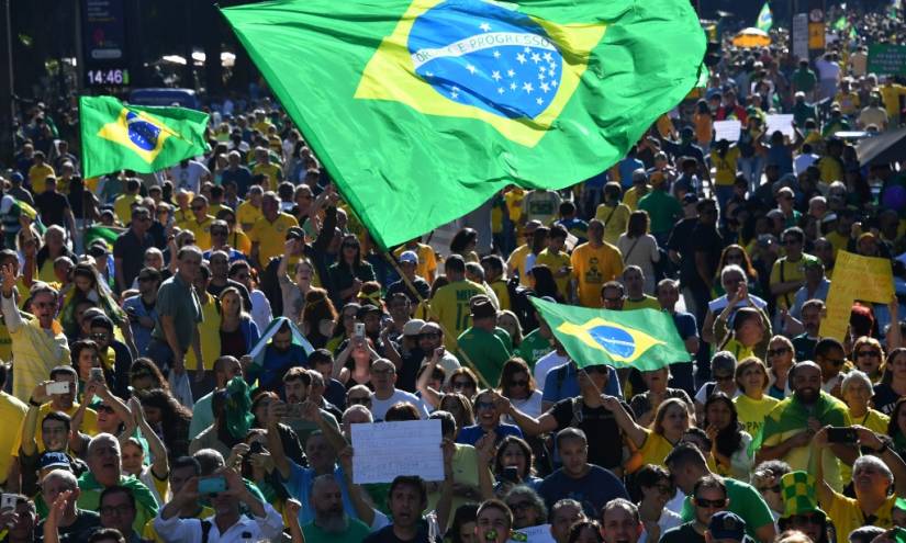 Miles de brasileños se manifiestan en apoyo a Bolsonaro