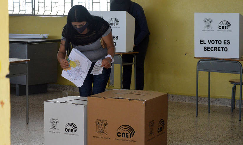 Inicio de jornada electoral se demoró en algunos recintos del país