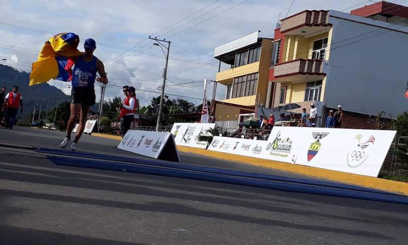 Ana Tima y David Hurtado, destacan en el Grand Prix de atletismo