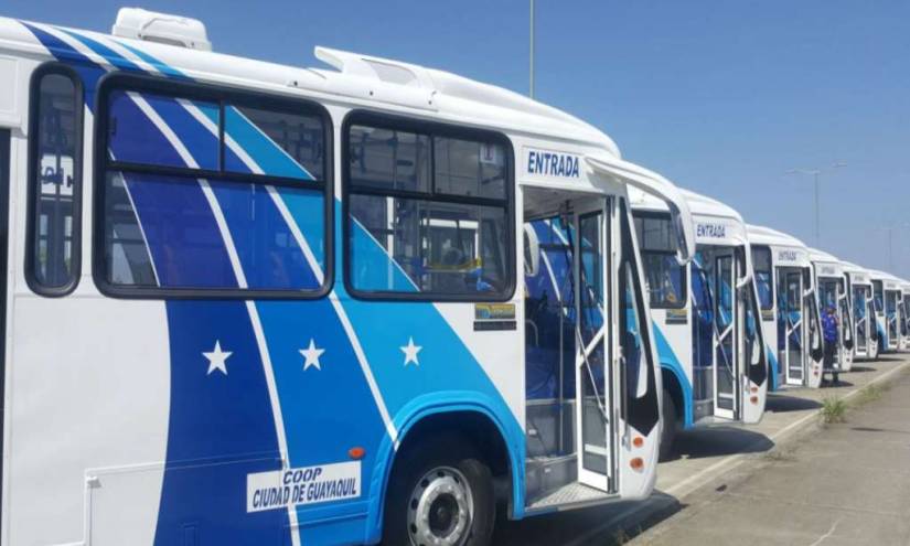 Conductores de buses urbanos en Guayaquil piden acciones para volver a trabajar