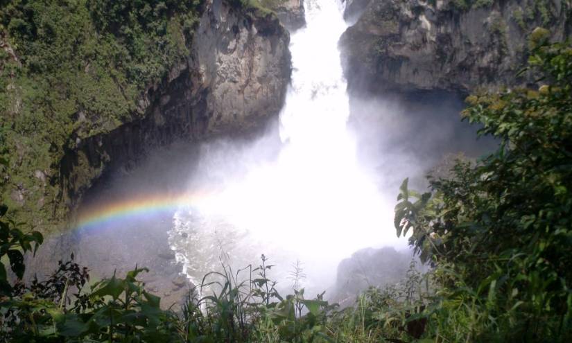 &#039;Ecuador sobre ruedas&#039; se sorprendió con la majestuosa cascada de San Rafael