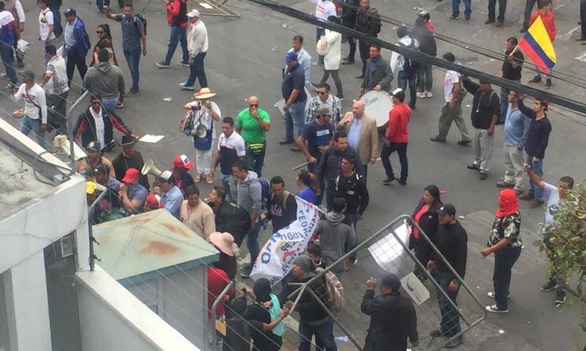 Dos detenidos tras manifestación afuera del TCE