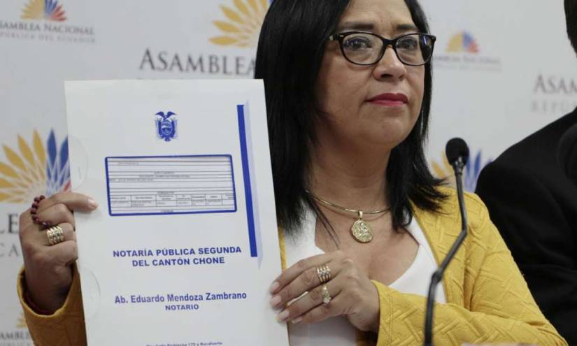 Difieren audiencia de formulación de cargos contra Karina Arteaga