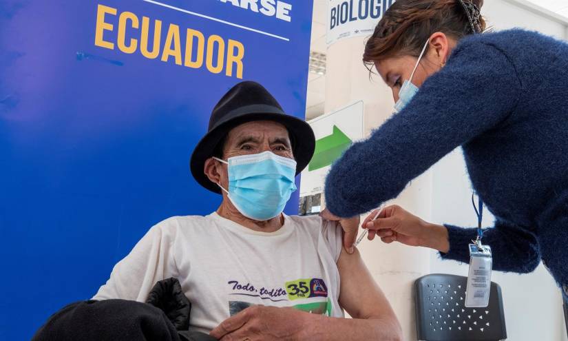 El último hielero del Chimborazo recibió la segunda dosis de la vacuna contra el COVID