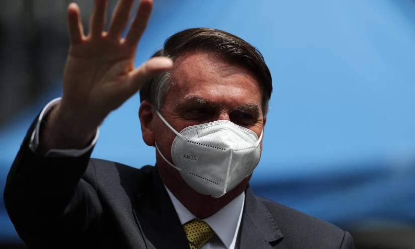 Bolsonaro pide a Pfizer anticipar entrega de vacunas contra el coronavirus