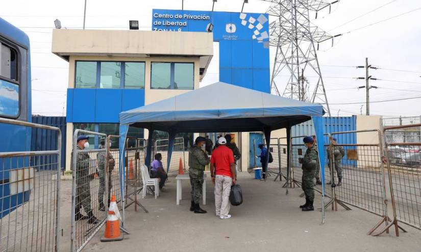 Autoridades reducen al mínimo actividades en cárcel de Guayaquil tras masacre