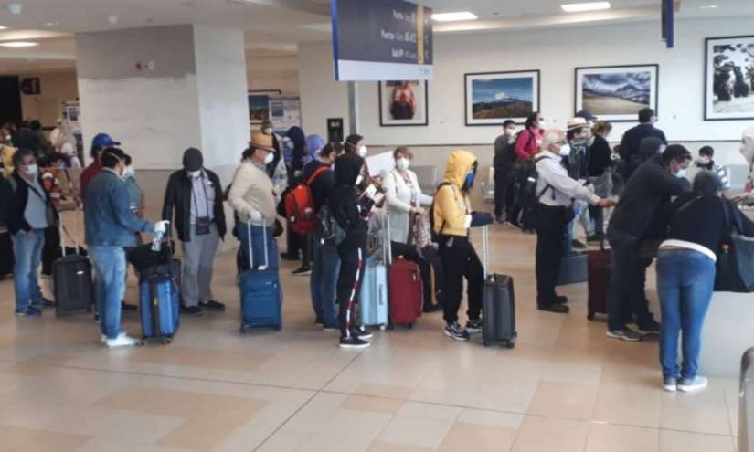 Cancillería regresa a 204 ecuatorianos de tres países