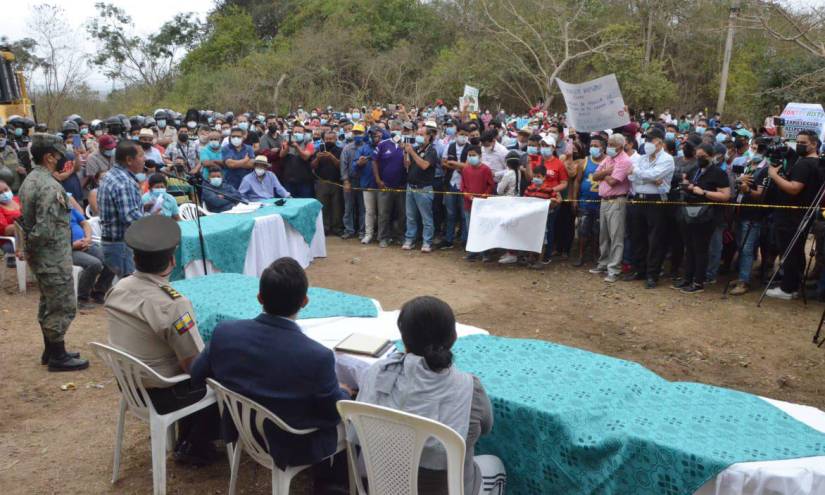 Comuneros y autoridades no logran acuerdo para instalar un radar militar en el Cerro Montecristi