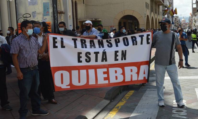 Transportistas de Cuenca y Guayaquil piden a municipios que incrementen el precio de los pasajes