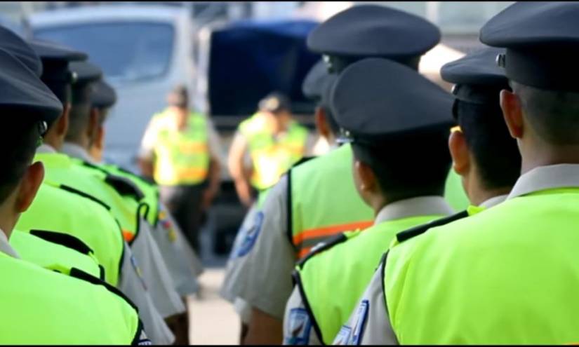 Policía confisca fusiles de asalto en operativo