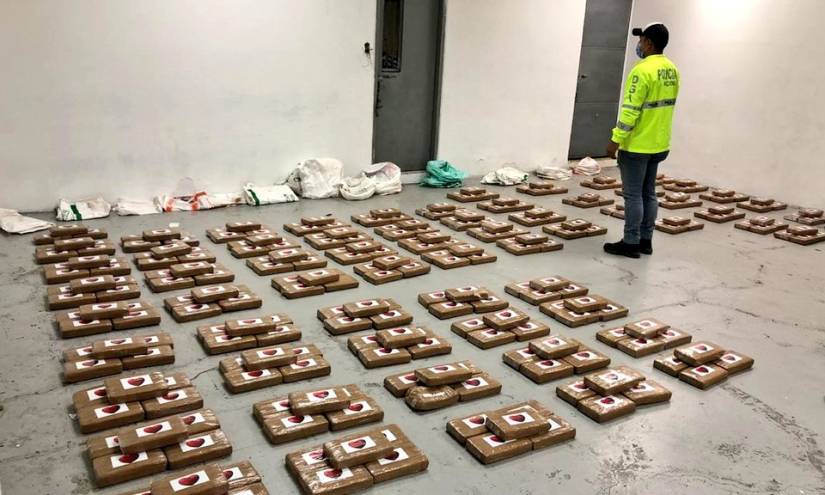 Policía decomisa 382 kilos de cocaína