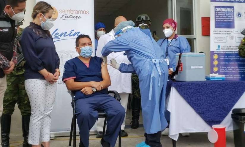 Centro Geriátrico que recibió vacunas no aparece en plan inicial del Ministerio de Salud