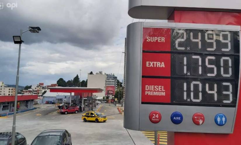 Ecuador estrenó nuevos precios de combustibles este sábado