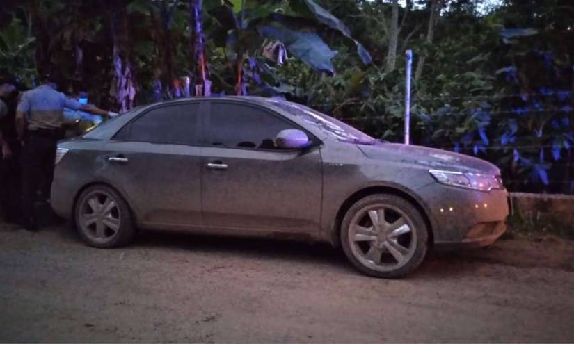 Hallan dos cadáveres dentro de un carro abandonado en Portoviejo