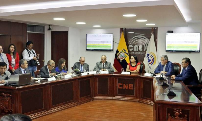 Elecciones del 2021 se adelantan para el 7 de febrero