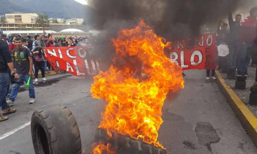 Transportistas finalizan paro contra medidas de Moreno