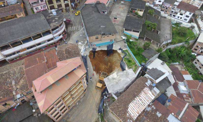 Nuevo socavón en Zaruma, El Oro, afecta a una escuela de esta localidad