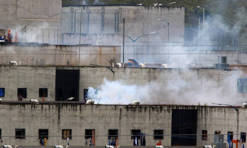 Autoridades intentan descifrar la matanza en las prisiones