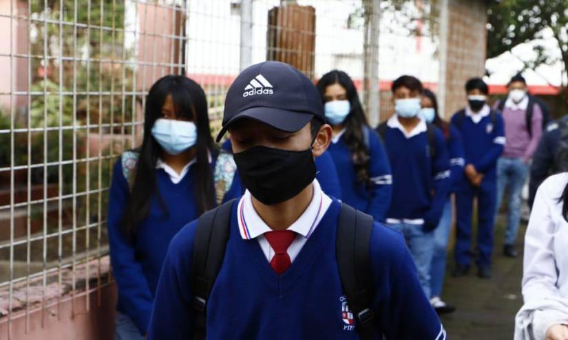 El regreso voluntario a clases presenciales empezó este lunes