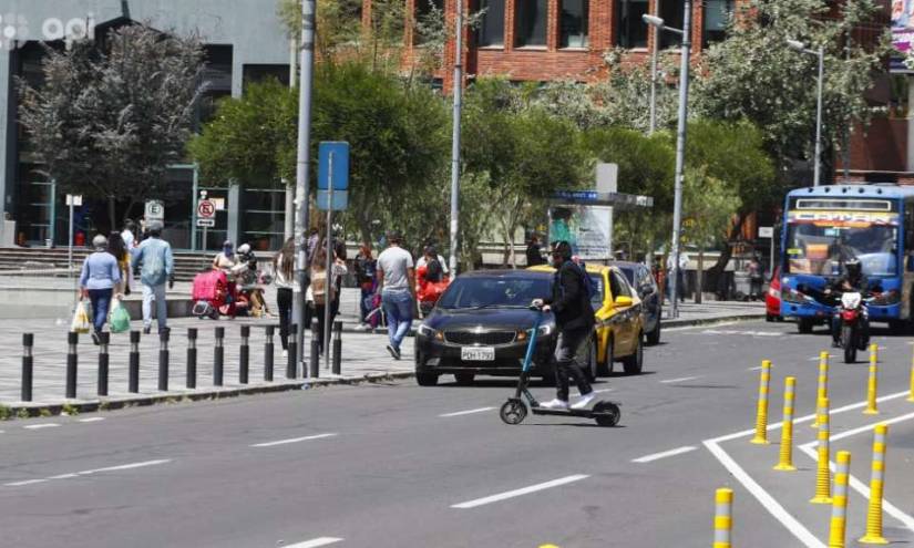 Hombre con síntomas de COVID-19 muere en la vía pública de Quito