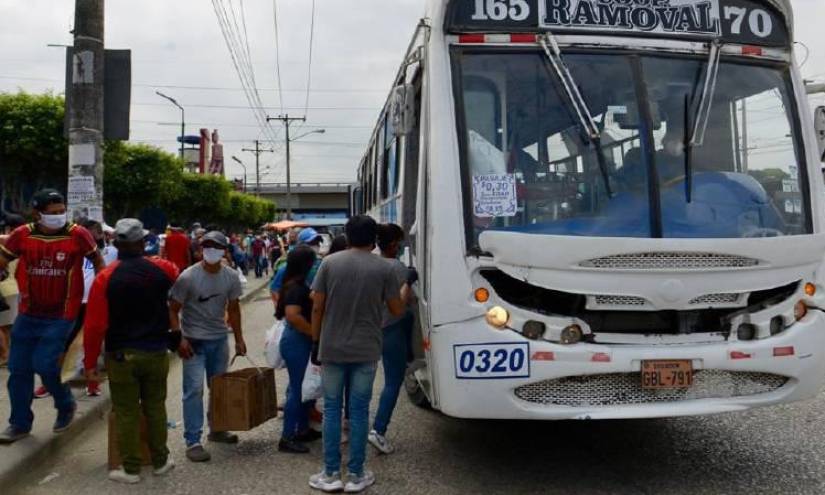 Dirigente del transporte señala que el Gobierno intenta que el diésel se eleve hasta los USD 2 para aplicar focalización