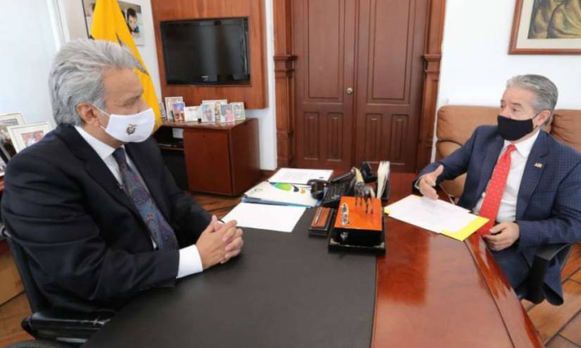 Moreno respalda a ministro de Salud a pesar de las denuncias