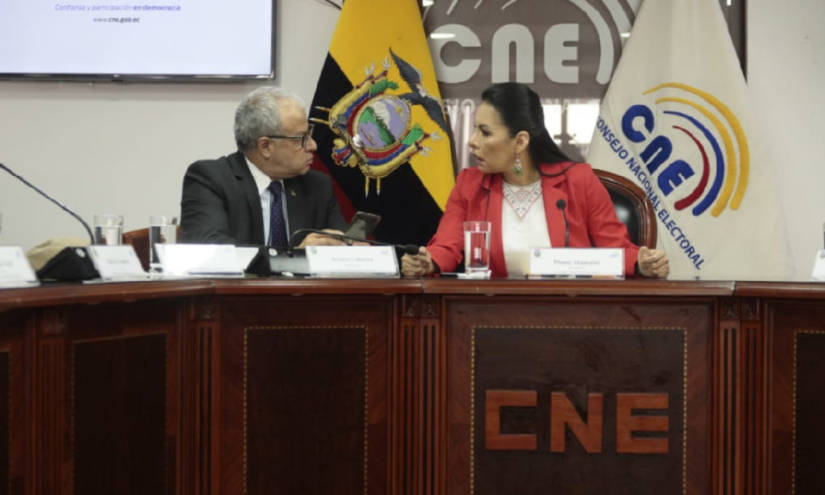 Vocales del CNE habrían caído en desacato, según presidente del TCE