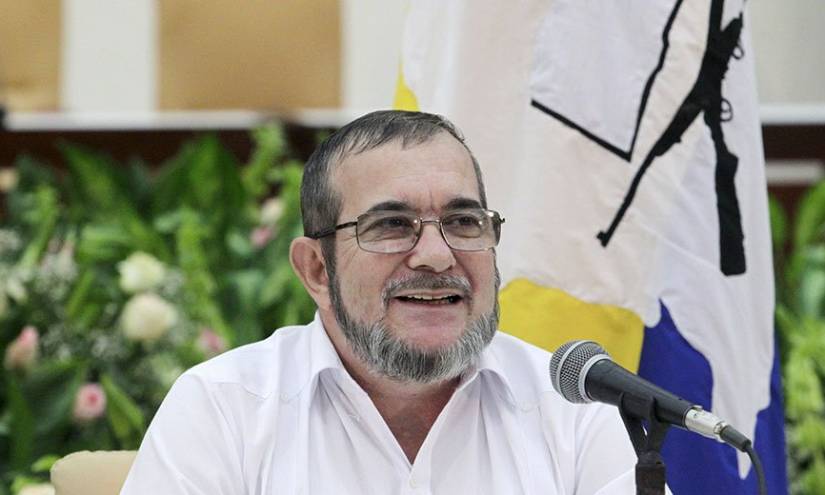 El máximo líder de las FARC anuncia que ordenó suspender la compra de armas