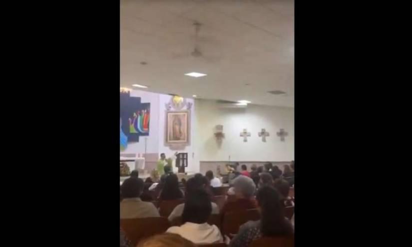 Sacerdote canta “Tusa”... ¡en plena misa!