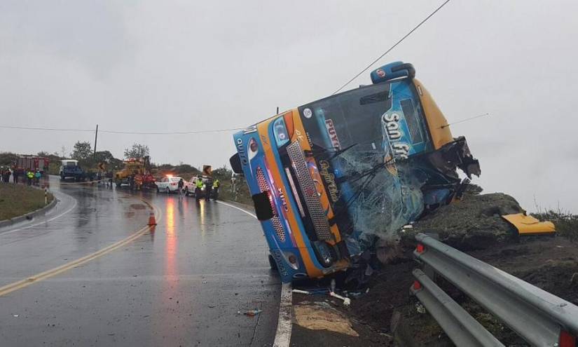 16 personas heridas luego de un accidente en la vía Pelileo-Baños