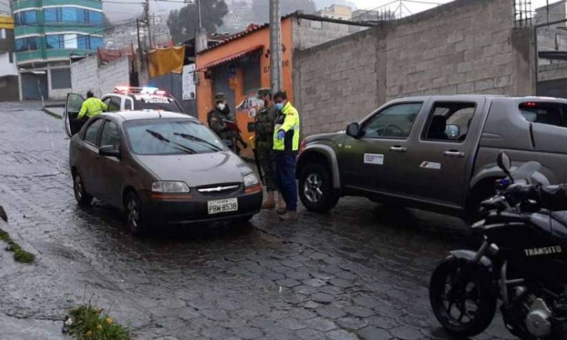 116 conductores sancionados por no respetar la restricción vehicular en Quito