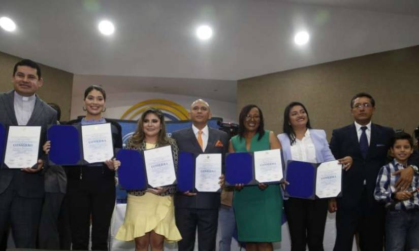 Consejeros del CPCCS reciben credenciales del CNE