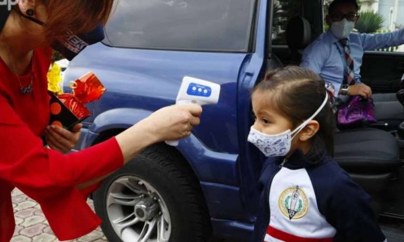 Autorizan retorno progresivo a clases a 204 escuelas fiscales